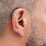 سمعک به افراد کم شنوا چه کمکی می کند