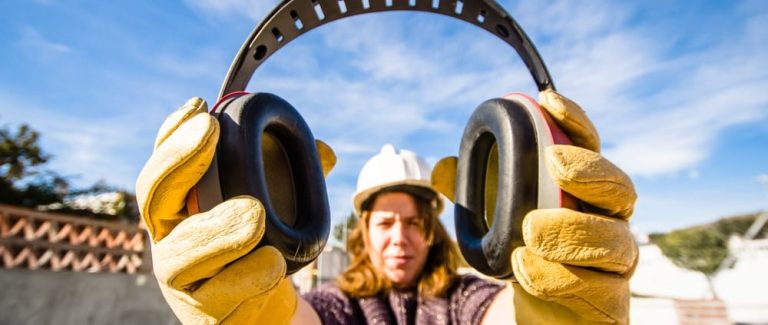 استفاده از محافظ شنوایی