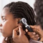 اگر مشکوک به کم شنوایی کودک در سن مدرسه هستید چه باید کرد؟