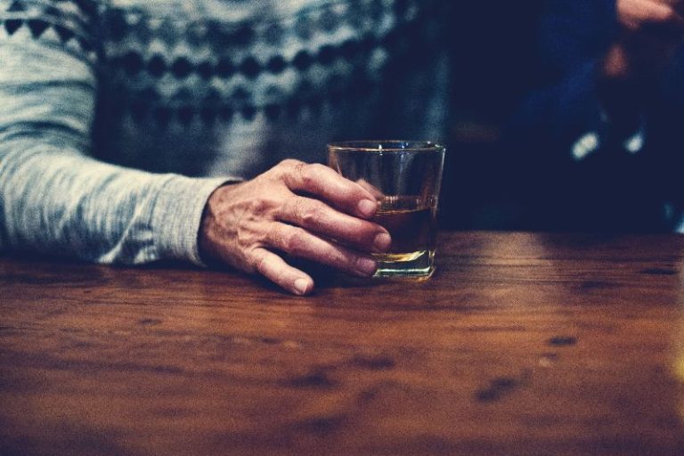 نوشیدن الکل و کاهش شنوایی