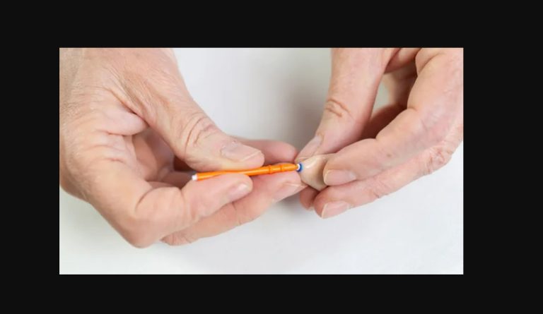 تمیز کردن سمعک‌ها