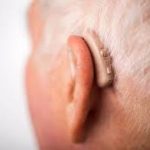 چطور سمعک مناسب خودمون رو انتخاب کنیم؟ راهنمای فن آذرخش