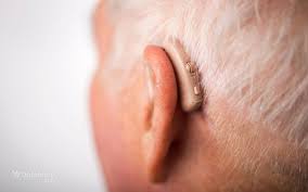 چطور سمعک مناسب خودمون رو انتخاب کنیم؟ راهنمای فن آذرخش